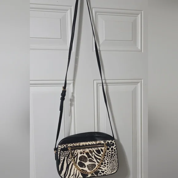 Michael Kors Jet Set East West Crossbody Black & White Animal Print - Picture 2 of 11